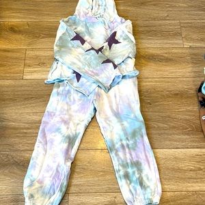 Storia tie-dye green, purple, blue, and white set with purple stars